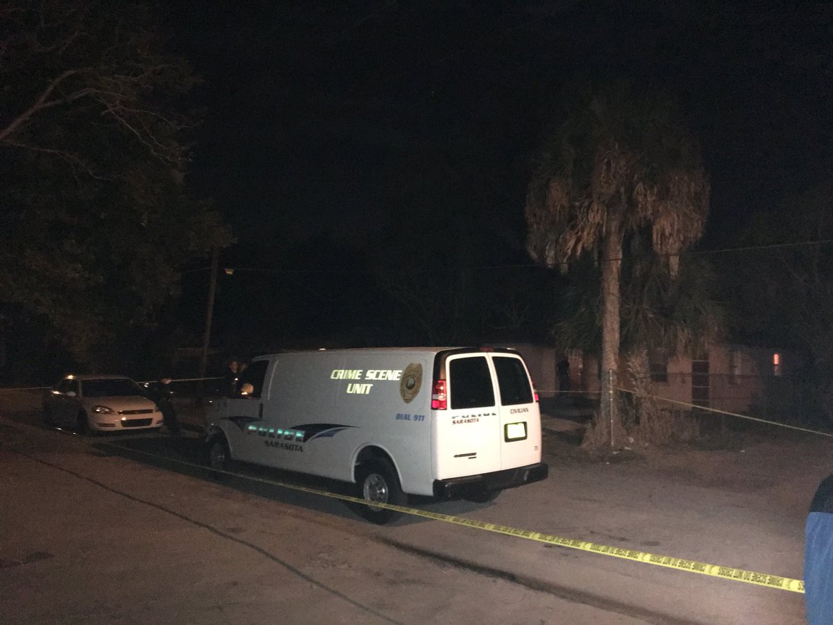 amberserickson's tweet photo. Breaking: @sarasotapd on the scene of a shooting at 21st and Central. Two people transported. Watch @mysuncoast at 5am for the details. @MarlaSpenceABC7 @stephaniewebb13 @RayCollinsABC7 https://t.co/LTlouhVPEG