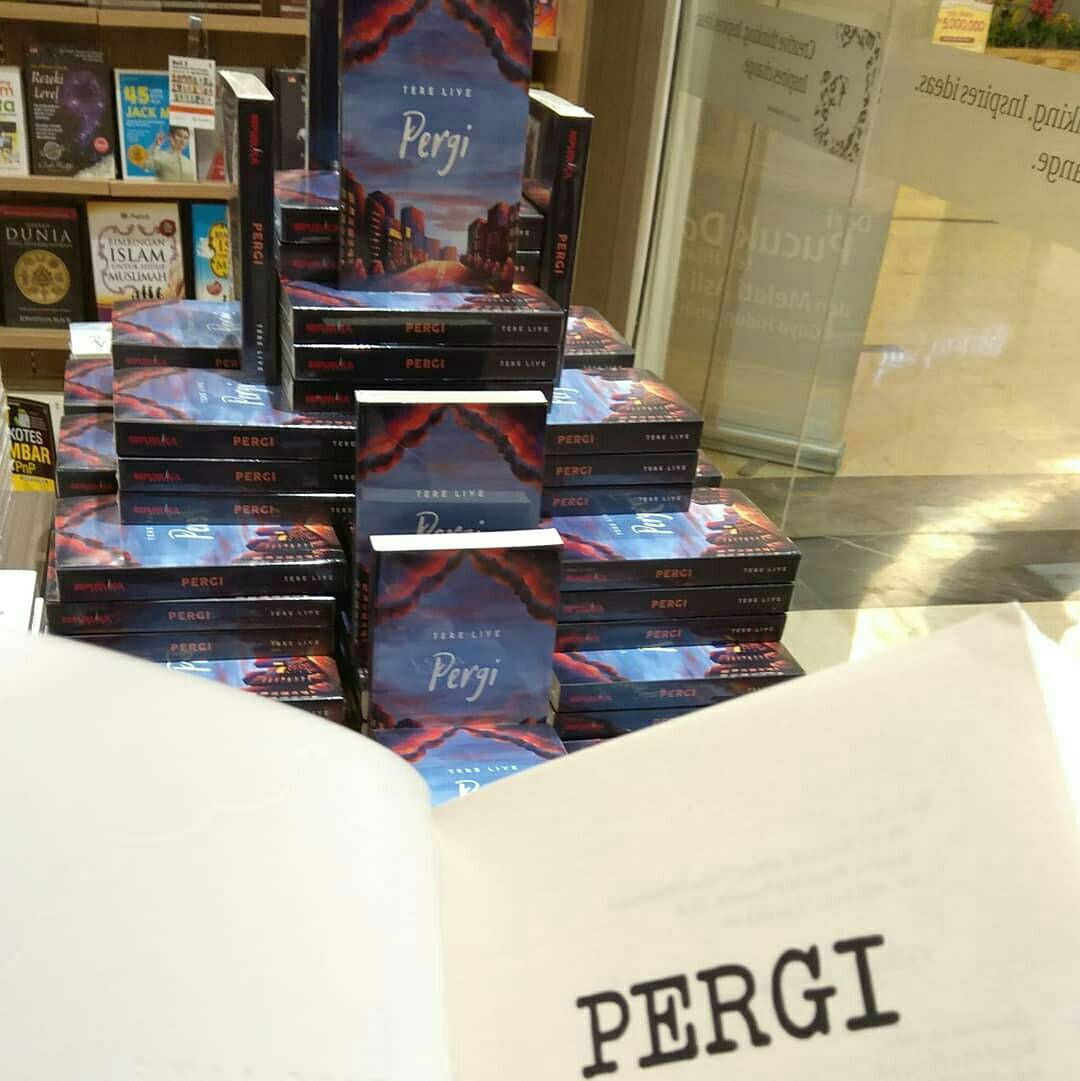 Sebuah karya terbaru karya bang <a href="/darwis/">darwisnyakman</a>.tereliye Sekuel Novel PULANG saat ini sudah tersedia di @gramedia_purwokerto, Grab it fast Grameds !
.
Penerbit : Republika
Harga : 79.000,-
.
Info : 0811-2602-344 (WA)
.
Inspiration Transformed
.
#novelbaru
#tereliye 
#novelpergi