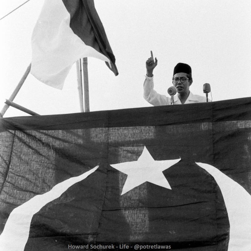 potretlawas's tweet photo. Mohammad Natsir dalam sebuah kampanye Masyumi, jelang Pemilu 1955. https://t.co/yIPcajTRaf