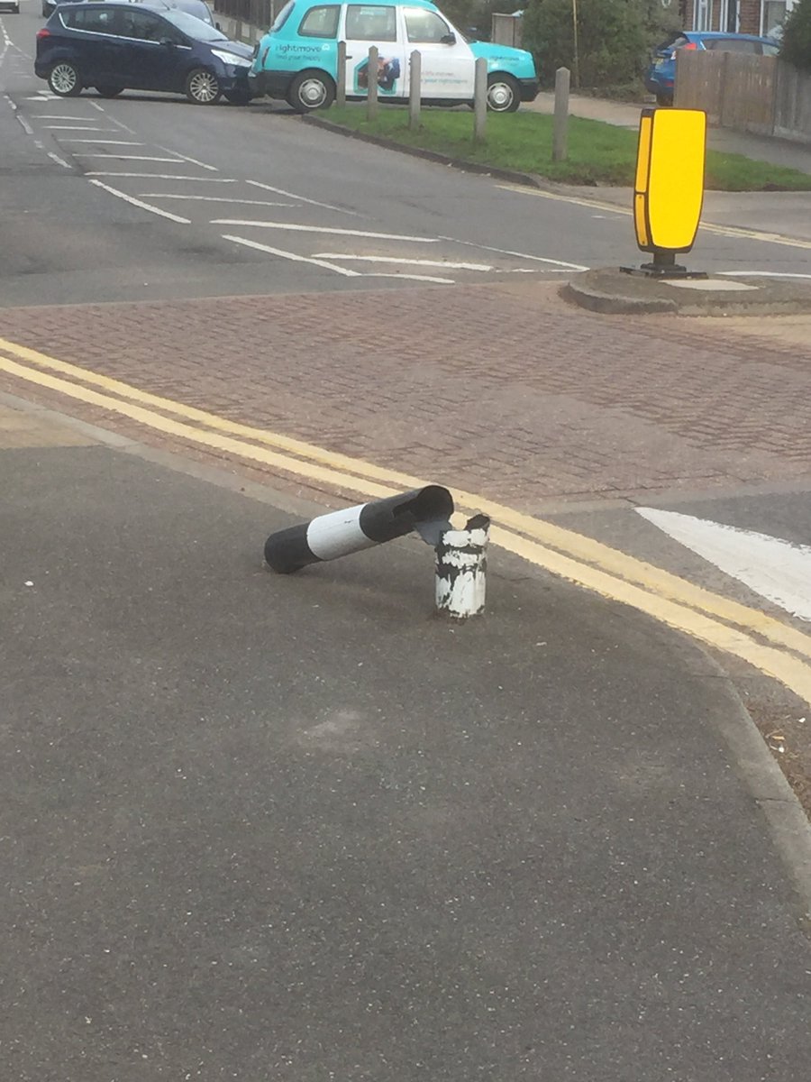 ChessingtonTalk's tweet photo. @ContactKingston Clayton road just before turn off in to Devon Way, been like this for several weeks now... https://t.co/yObE8ca3dF