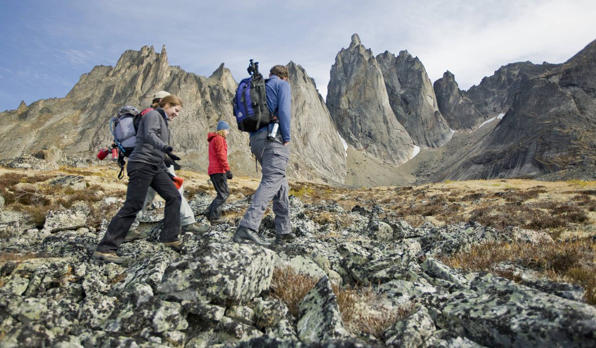 vhispania's tweet photo. Si algún viajero piensa que no quedan territorios vírgenes, tal vez deba viajar a Yukón, al noroeste de Canadá, fronterizo con Alaska. Échale un vistazo vía @ElViajero_Pais  #travel #viajar #FelizFinde https://t.co/GGjf4JrW7m https://t.co/WmZ0UxUZHd