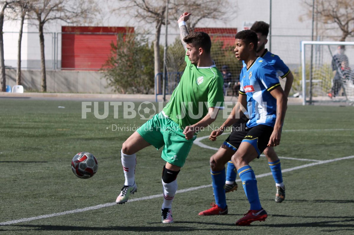 futboljuvenil_'s tweet photo. DIVISIÓN DE HONOR | Todo esto es lo que hay en juego en los 7 grupos de a 90 minutos para el final ▶️ https://t.co/m3TRWC5B90 https://t.co/sNm86SYBxc