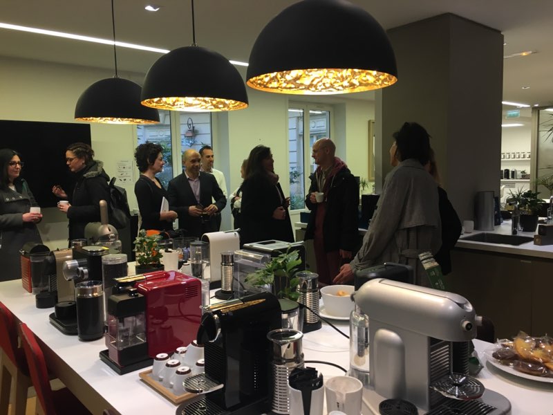 ParlonsRH's tweet photo. 🔴 Direct - @ThomasChardin dévoile aux journalistes les résultats du baromètre @ParlonsRH sur l'#ExpérienceCollaborateur avec :
➡ Hélène Gemähling, DRH de @NespressoFR
➡ Maylis Danné, Resp. Dev. #RH de @NespressoFR 
➡ @sophieclejan, Directrice Exp. salarié et #MarqueEmployeur https://t.co/gXfnv6IujK