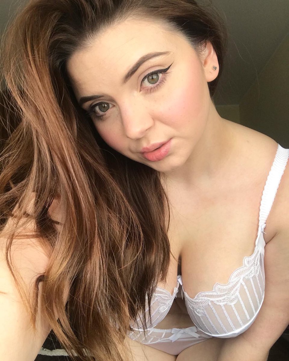 CharnosLingerie's tweet photo. The lovely @myfavouritemilkshake in our Sienna Full Cup Bra & Brief in white ✨💛 #CharnosLingerie #Sienna #FullCupBra #White #Stylish #Classic #FullerBust #Continuity #Collection
- - - - -
Shop Here: https://t.co/S0fVgbG527 https://t.co/bJxaadP5yU