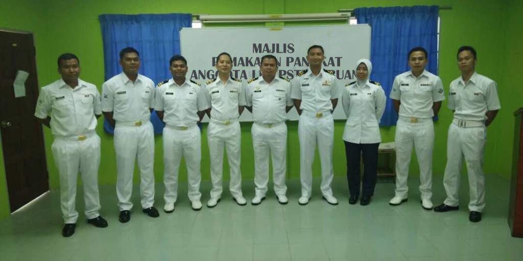 PSTL LABUAN TLDM (@pstltldm) on Twitter photo Sekitar Pemakaian Pangkat Anggota PSTL LABUAN LK PAP Marwan bin Baharudin. Tahniah diucapkan kepada anggota. Kenaikan pangkat selari dengan amanah yang diberikan.
#navypeople
#bz
<a href="/ZalmiZamberi/">Mohd Zalmi Zamberi</a>
<a href="/iMSafwaN87/">Safwan Rashid</a> Sekitar Pemakaian Pangkat Anggota PSTL LABUAN LK PAP Marwan bin Baharudin. Tahniah diucapkan kepada anggota. Kenaikan pangkat selari dengan amanah yang diberikan.
#navypeople
#bz
<a href="/ZalmiZamberi/">Mohd Zalmi Zamberi</a>
<a href="/iMSafwaN87/">Safwan Rashid</a>