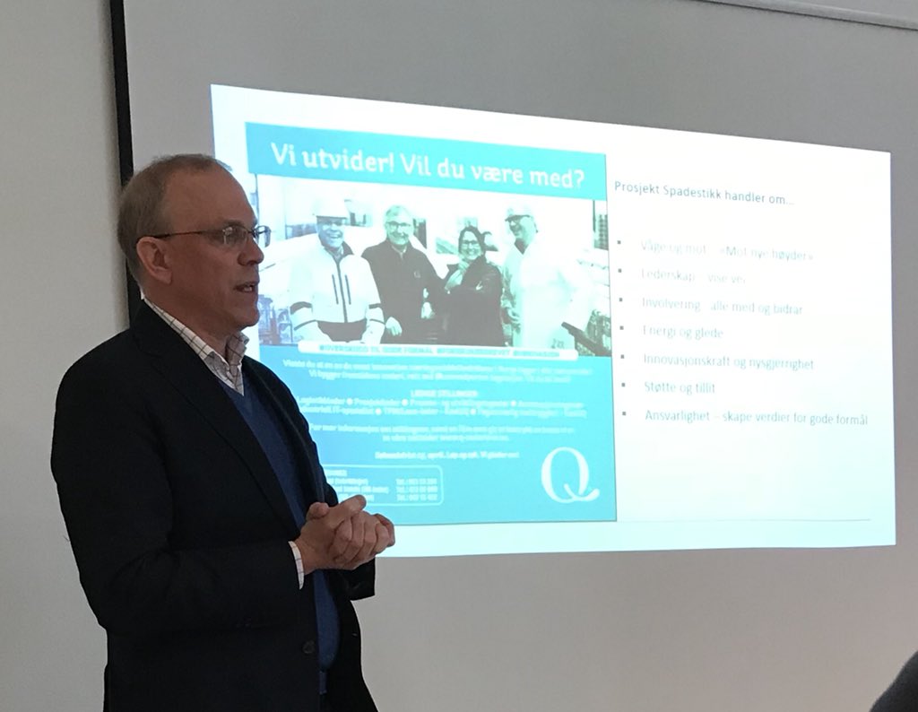 QBentM's tweet photo. Alt ligger foran oss! @PerFiedler forteller om hvordan @QMeieriene ‘s meierianlegg i Gausdal og på Jæren skal være i 2020. Spennende å ta en titt inn i fremtiden. Å vokse krever vågemot, og det har vi heldigvis i Q. Takk til alle Qfans som gjøre et mulig å vokse videre. https://t.co/p6tf87dVhX