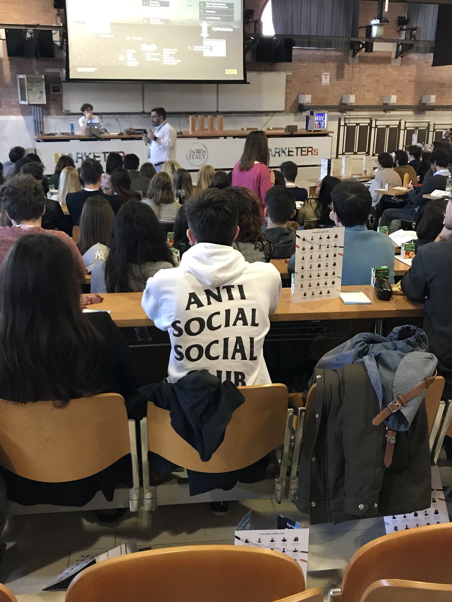 Il tavolo social del <a href="/mktrsclub/">MARKETERs Club</a> sta piangendo, vero? #MakeIT18