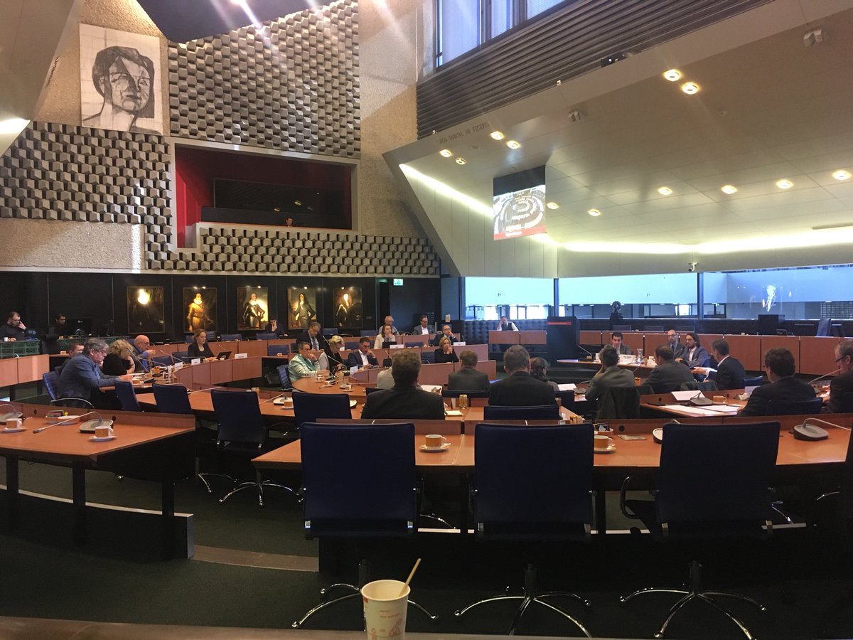 BoswachterEdJ's tweet photo. Nu ín het provinciehuis om te luisteren naar rondetafel gesprek over #afvaldumping en #handhaving. Wat kan de provincie betekenen? Ik heb wel wat suggesties hoor: meer toezicht, middelen, bewustwording!! https://t.co/7AqVSwqhMJ