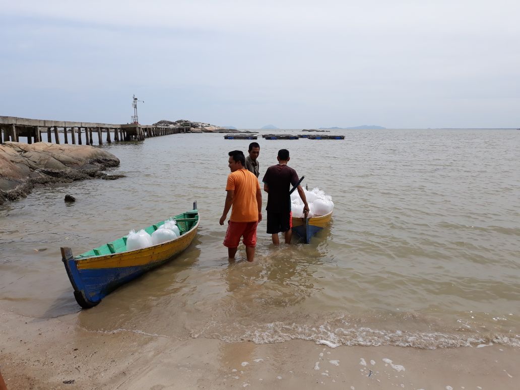 Luhkan_SKW's tweet photo. Penebaran bibit nila.
Pokdakan Mina Kitang Mandiri.
Jumlah 16.320 ekor.
Penyuluh Wil Singkawang selatan, 
Kota Singkawang
@mzulficar @BRSDM_bp3tegal @fisheris_ @puslatluhkp @brsdm_kp @mina_indonesia 
#aksippb https://t.co/iExTAsj53S