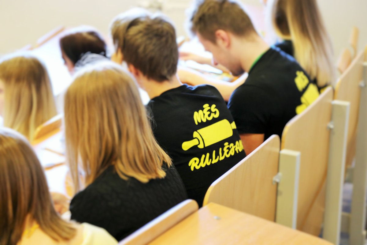 VpilsAugstskola's tweet photo. Prieks par visiem tiem jauniešiem, kuri šodien ieradušies @VpilsAugstskola, lai piedalītos konkursā "Izaugsme 2018". Lai izdodas! https://t.co/NJpw4qE9Hv
