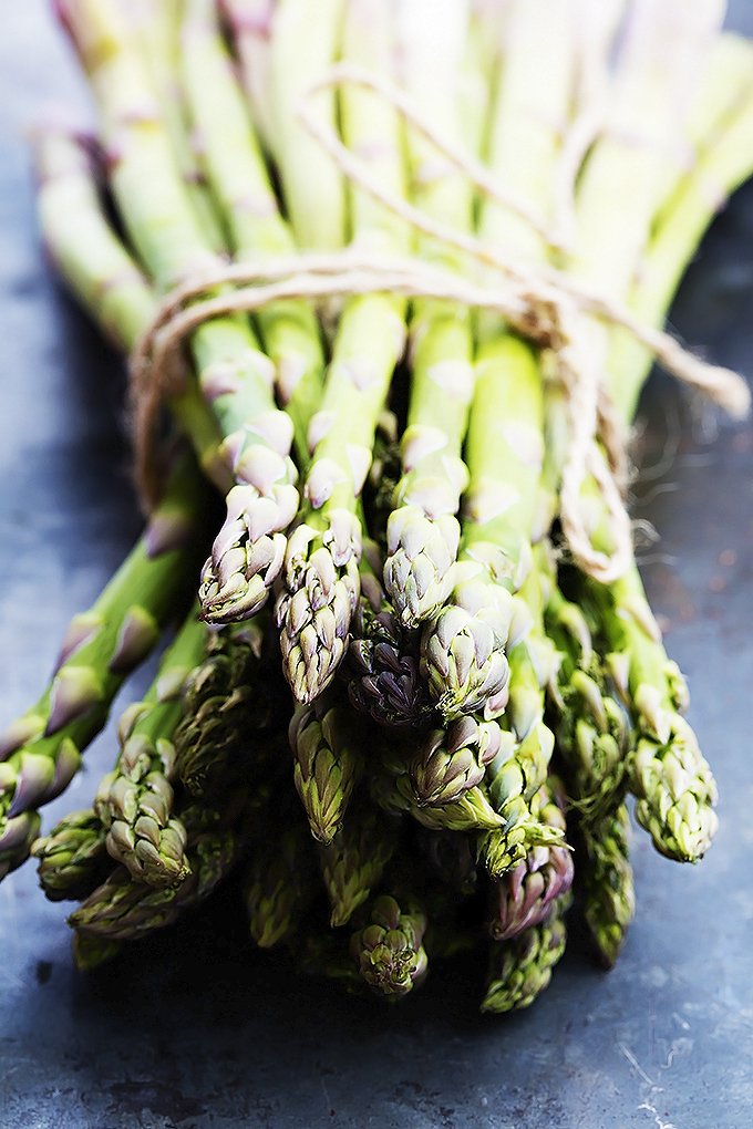 It's asparagus season🙌! Read our latest blog for some seriously good inspiration --> bit.ly/2q8RXVD #tomorrowskitchen #asparagus #kitchenlife #seasonalproduce