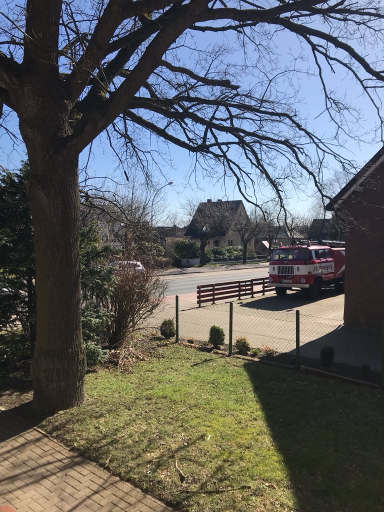 kary_key's tweet photo. Wonderful weather in Northern Germany 🇩🇪 ☀️ hopefully it will be even warmer in Frankfurt tomorrow #springishere Working on spring days is so special #inspirationalseason #keepmovingforward #createnewtrends https://t.co/W6zvksVpLB