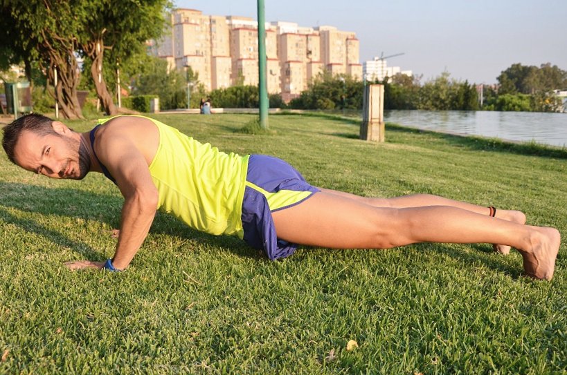 ArjonaOllero's tweet image. Ejercicios de #fortalecimiento para mejorar en #carrera y evitar #lesiones
vídeo de la web &amp;gt;&amp;gt;goo.gl/gDno9Q