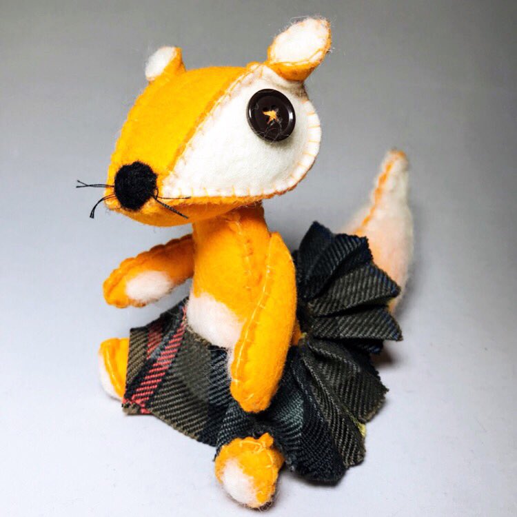 A_nimals_uk's tweet photo. Fox celebrating #TartanDay! Look at that tiny kilt 😍
🏴󠁧󠁢󠁳󠁣󠁴󠁿🦊
.
.
.
.
#scottishcraft #felt #handmade #fox #perfectgift #tartan #craftscotland #kilt #tiny #cute #international https://t.co/cs5UR3OE2t