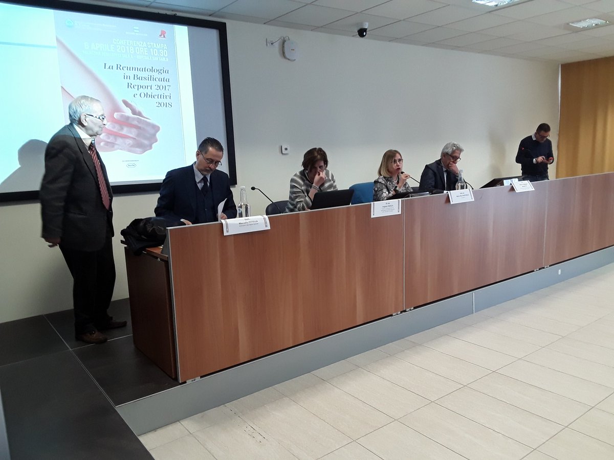 ospedalesancarl's tweet photo. Comincia con il ricordo commosso di Ignazio Olivieri il report reumatologia 2018 @marcepittella @rocco_ma https://t.co/KbMy8Ra8GX
