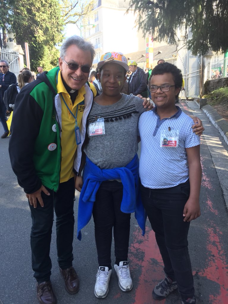 Hcpt177's tweet photo. @HCPTGroup650 meeting Fr. Kevin again yesterday - a resident celeb in 177 https://t.co/gmhdyMBNTg