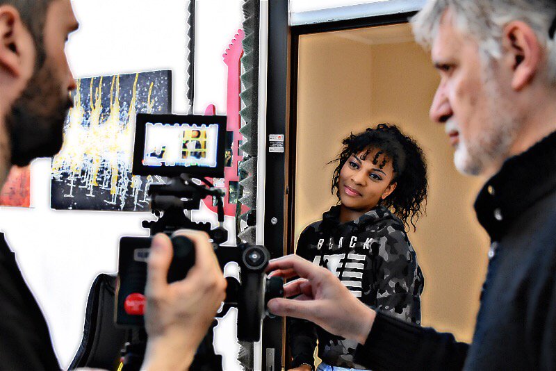Sport_Crime's tweet photo. "Entra, gira a destra, guardali, ridi perché fanno ridere" #Jasmine #set #shooting #RED #epic #dop #backstage #TVseries #8K https://t.co/nUIZB07ObC