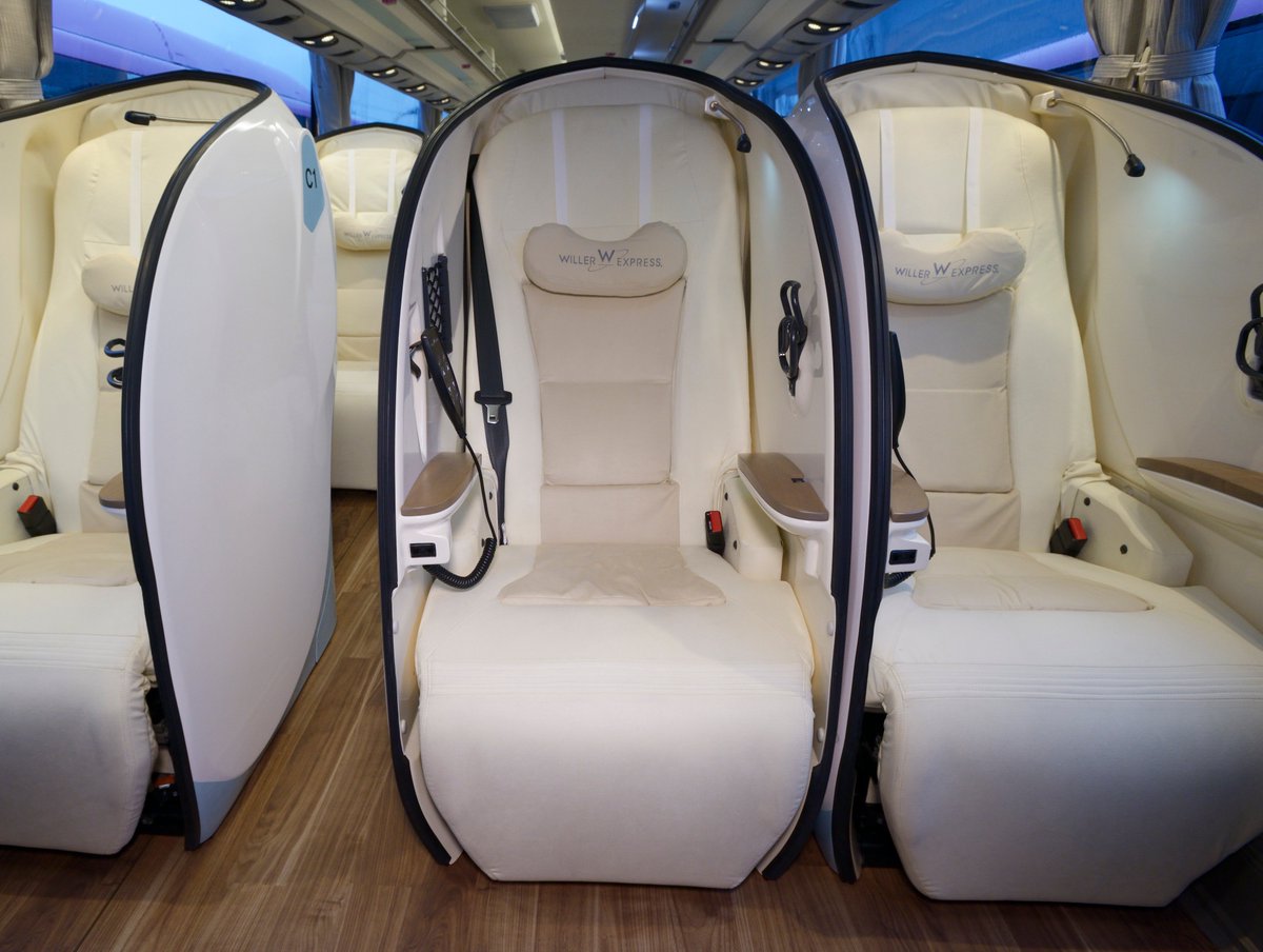 Willer Travel あの人気アイドルも乗車した リボーン ３列シートの快適な夜行バス しっかりリクライニングもできますよ リクライニングどころか ほぼベッドです T Co Om5yqaujqz 実際に乗ってみたいけど 乗り心地が気に