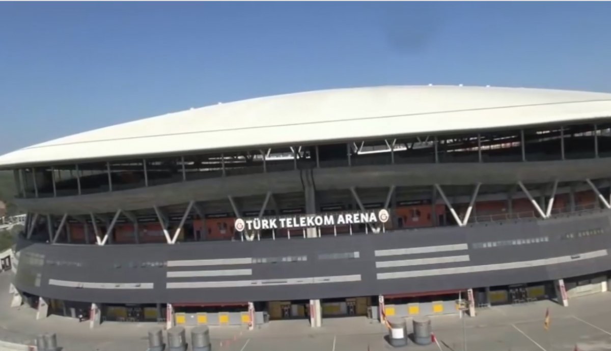 Galatasaray’a Güneş’ten 66 milyon TL

TT Stadyum’un çatısına paneller yerleştirecek olan G. Saray, 30 milyon TL gelir elde edecek ve 36 milyon TL’lik elektrik ücretinden tasarruf sağlayacak.
goo.gl/kCYt99