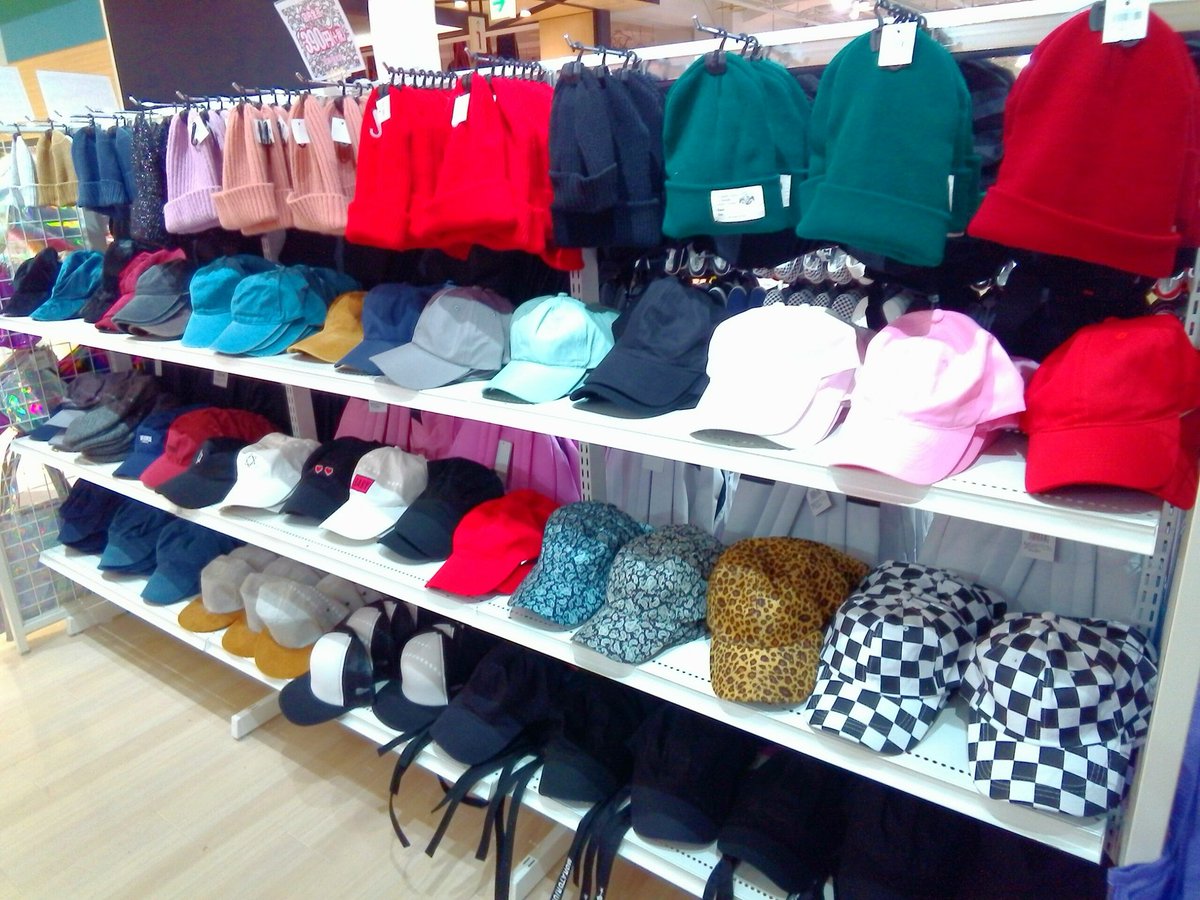 サンキューマート秋田opa店 商品紹介 人気なカーブキャップの新色が入荷致しました これからの季節にぴったりなカラーです 無地なのでどんなコーデにも合わせやすいですよ 他にもいろいろな帽子がございます ぜひ店頭にてご覧ください