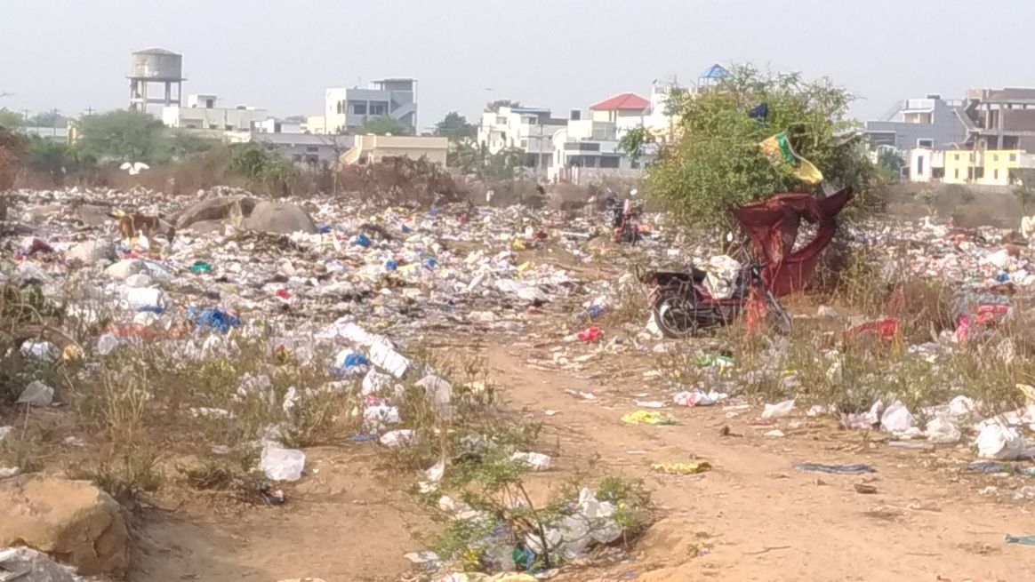 rajeshwarjadi's tweet photo. @KTRTRS @KTRoffice @GHMCOnline  Sir my sincere request to please help to remove dump yard on the way beeramguda to Ameenpur Village. It is near to Double bed room project too. Many garbage rickshaw people creating entire Ameenpur as a garbage dump yard. Please help us. https://t.co/aNqTIVyFwx