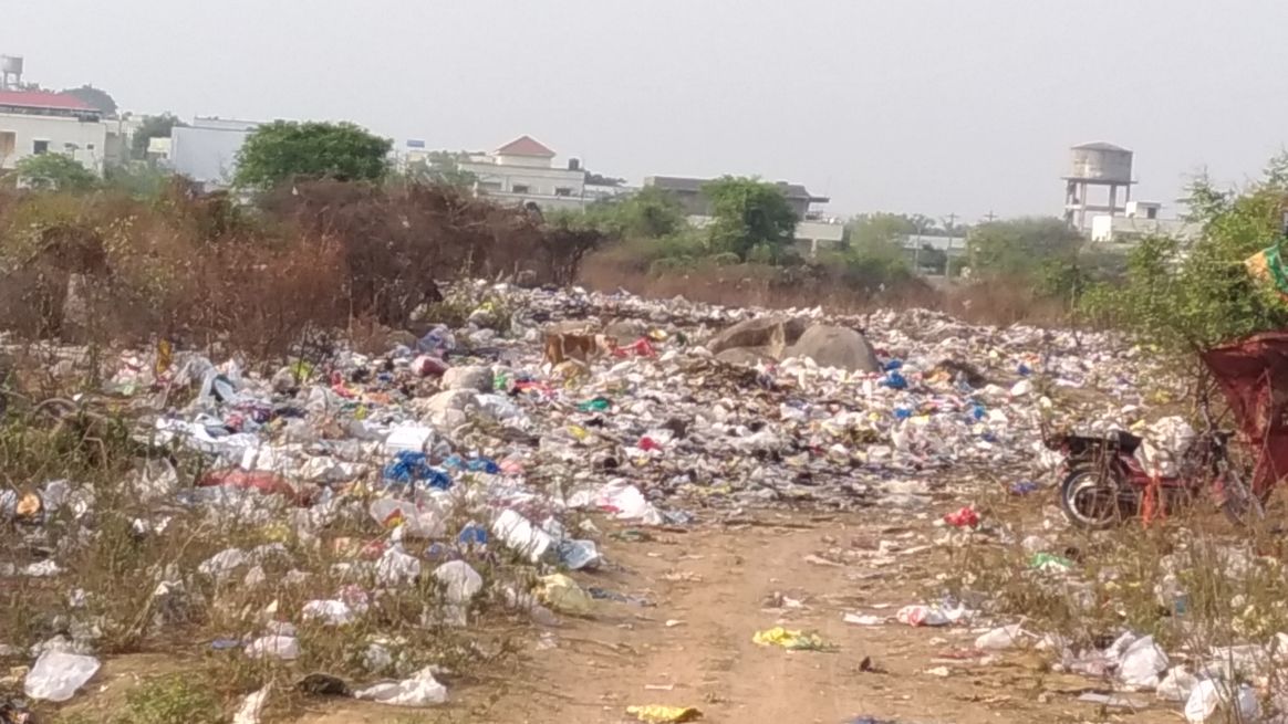 rajeshwarjadi's tweet photo. @KTRTRS @KTRoffice @GHMCOnline  Sir my sincere request to please help to remove dump yard on the way beeramguda to Ameenpur Village. It is near to Double bed room project too. Many garbage rickshaw people creating entire Ameenpur as a garbage dump yard. Please help us. https://t.co/aNqTIVyFwx