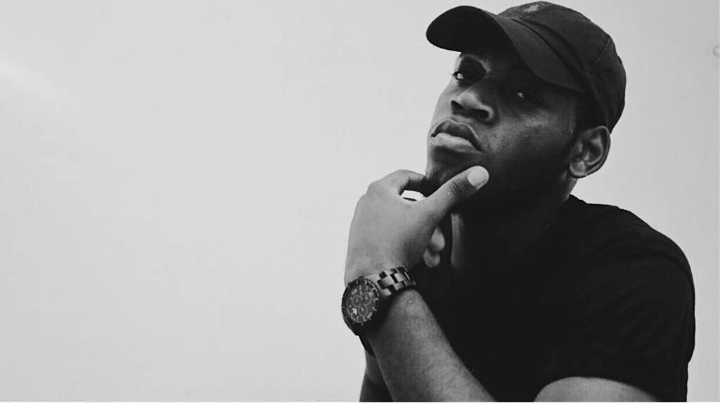 Douala_CKoment's tweet photo. [#CkFocus] 
5choses à savoir sur l’artiste Evindi ? 
- originaire de la région du sud 
- âgé de 24 ans 
- Journaliste de formation 
- il est passionné de Jazz, blues , Hip-hop 
-Samedi il nous présente sa mixtape #Sijetaisstatois dispo sur toutes les plateformes digitales. https://t.co/gIUozsWefD