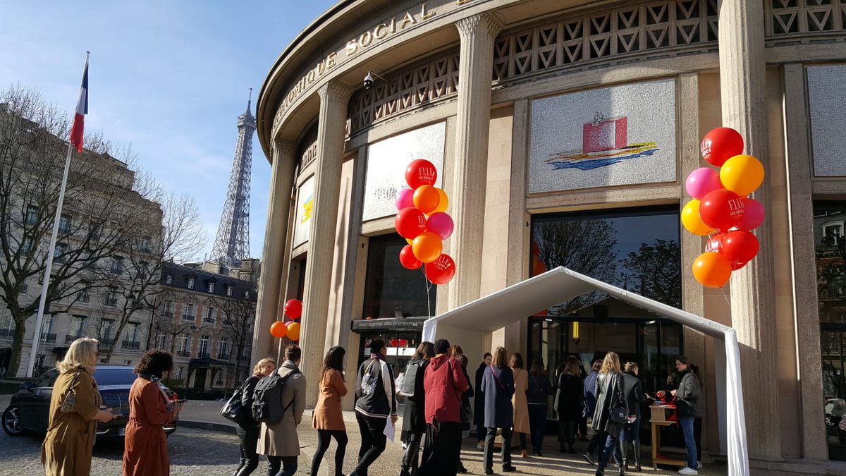 Ellesbougent's tweet photo. #ElleActive Retrouvez-nous sur le stand @ellesbougent au Forum @ELLEactive avec Lucile, notre marraine étudiante @ArtsetMetiers_, et @FederElsa, cheffe de projet Innovatech 😃🌞🙆‍♀️ https://t.co/AWv29e3e6a