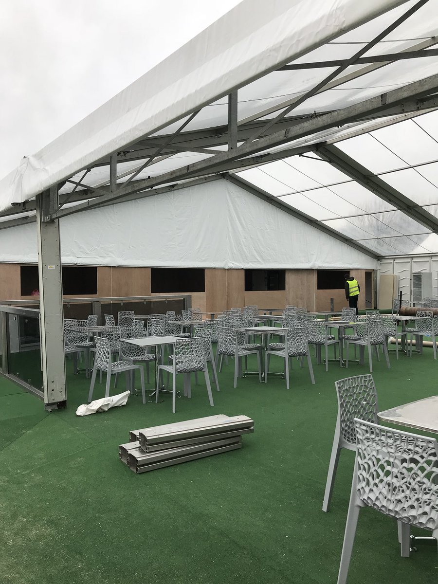 BritishOh's tweet photo. Another busy day working on our blank canvas🇬🇧 #GrandNational #Aintree #britishstreetfood #british #ohsobritish https://t.co/Bd0syXIeaR
