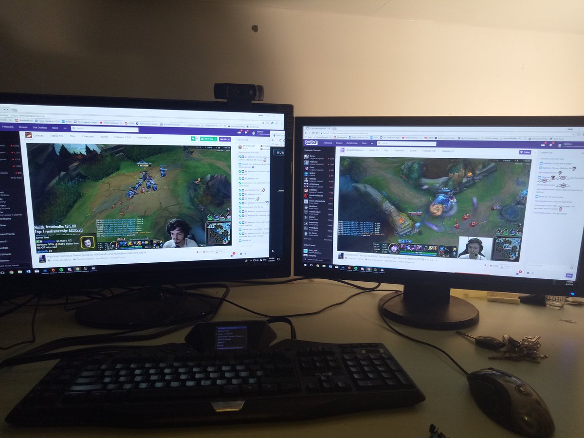 Watching @DaSticksVids live with his duo!  #dualmonitors I....  Can....  See....  EVERYTHING! 
Twitch.tv/dasticks