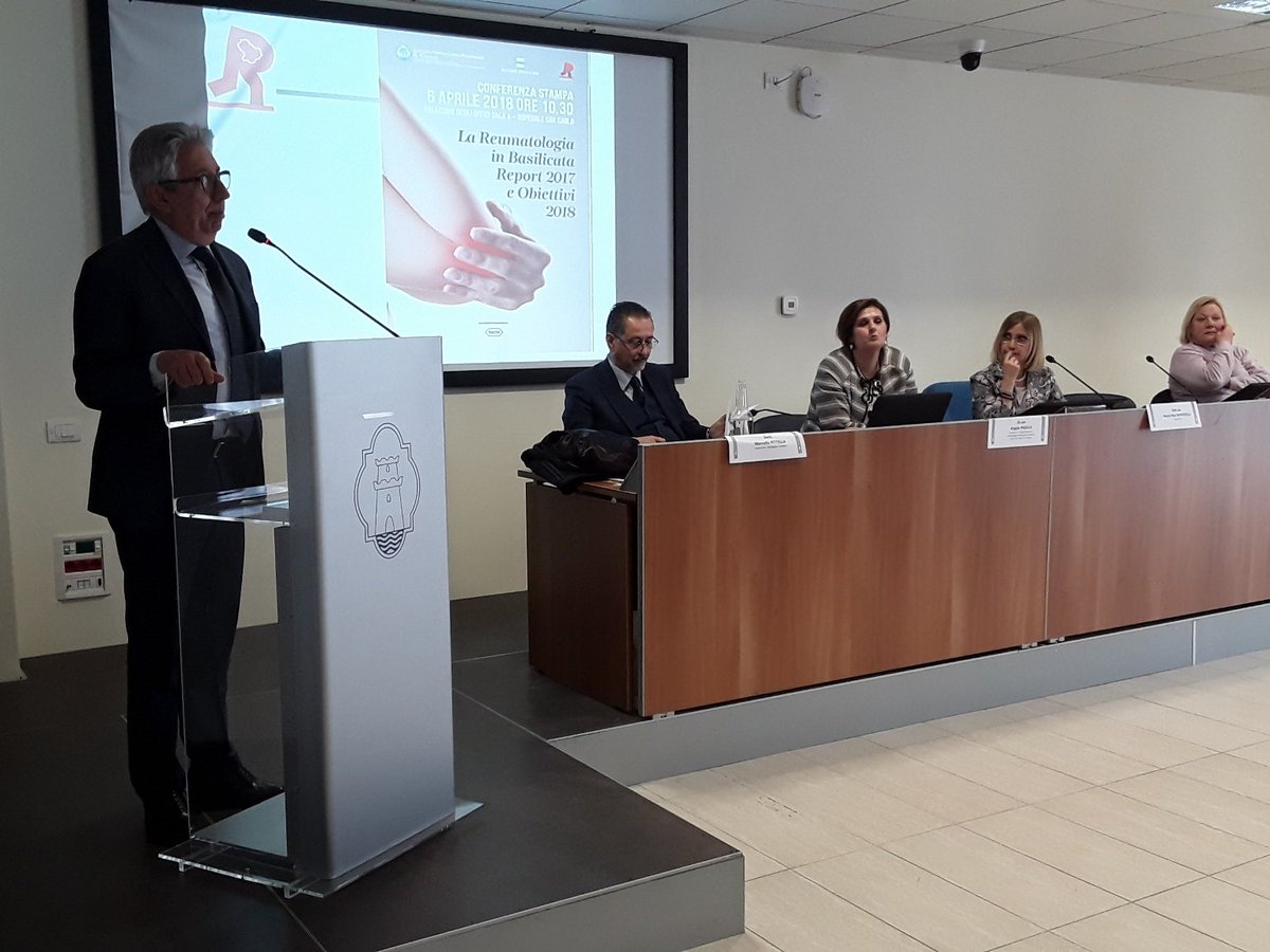 Il dg <a href="/rocco_ma/">rocco maglietta</a> saluta i consiglieri Pace e <a href="/pierolacorazza/">Piero Lacorazza</a> e ricorda la lezione antica di Ignazio Olivieri sul ruolo dei dipartimenti e la centralità della Rete