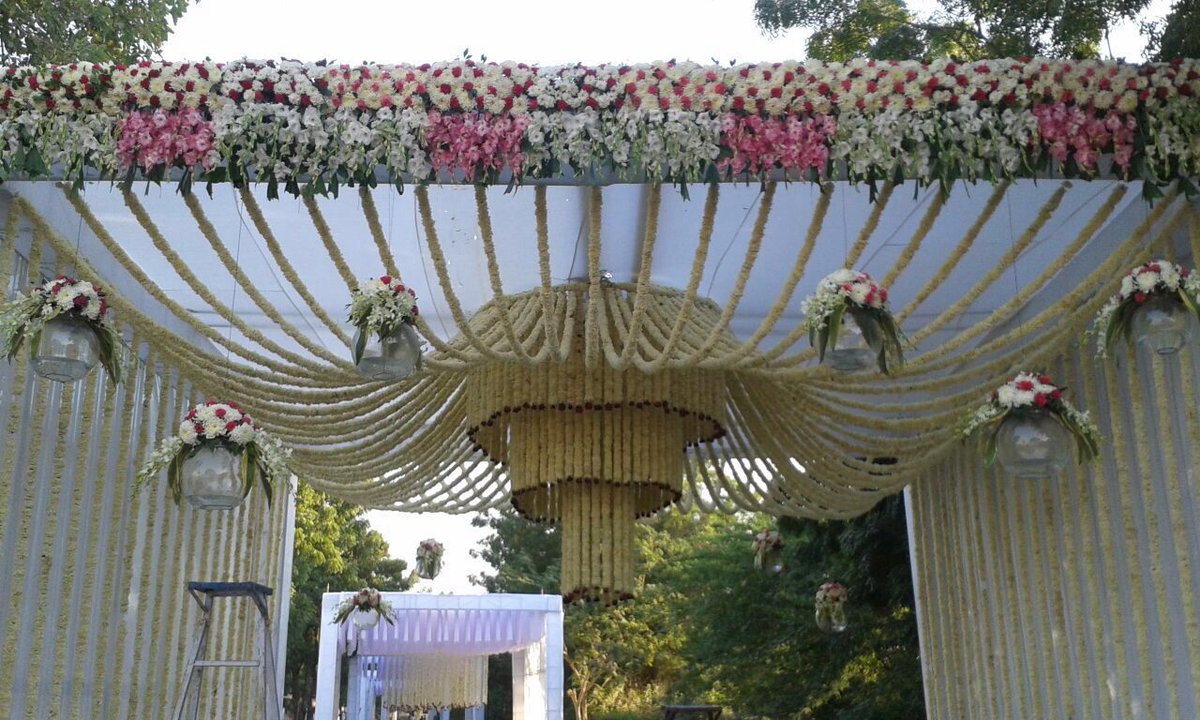 vicky191rajput's tweet photo. #wedding stage decoration, #Flowers Decoration, corporate stage decoration, #birthday party decoration and many more events. 
For more details Visit - https://t.co/1IJGogGa5T
#EventsDecoration #FlowerDecoration #BloomsOnly https://t.co/T4eNCW5kc7