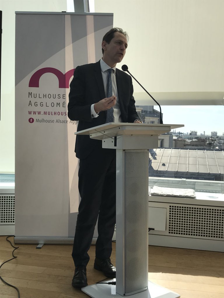 audreypdb's tweet photo. @transdevFR et @CitywayMobilite , Richard Dujardin PDG de Transdev France aux côtés de Fabian Jordan, Président de Mulhouse Alsace Agglomération @MulhouseAgglo pour présenter le Compte Mobilité #maas dans la Maison de l’Alsace à Paris https://t.co/3zslO6En9b