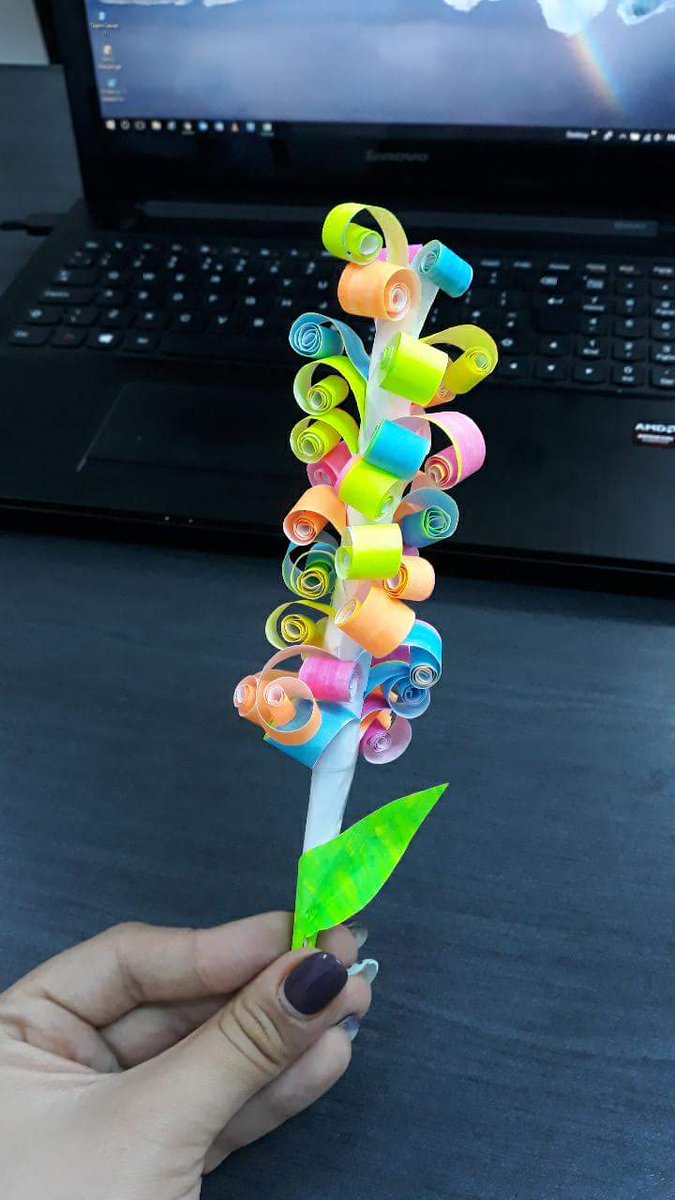 catapop23's tweet photo. Rainbow flower 😜 #rainbow #RainbowSix #Flowers #paper https://t.co/zcAbRaOWwK