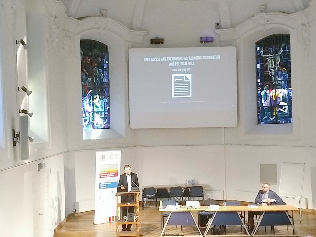 MaxKemman's tweet photo. Keynote by @martin_eve, usually too radical but at #echic2018 probably rather conservative on #openaccess https://t.co/vkqYC4Nubh