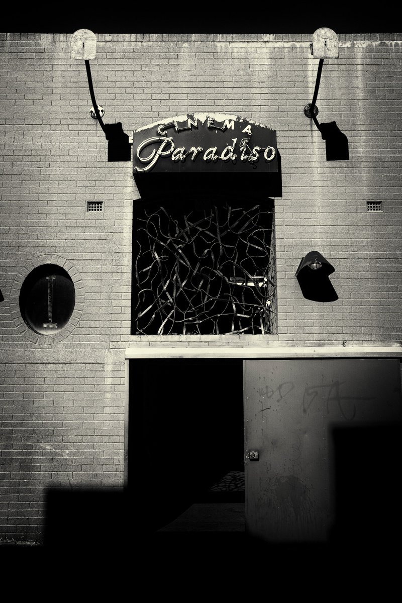 RanfordStealth's tweet photo. Cinema Paradiso #photography #monochrome #streetphotography #XT20 #23f2 #perthisok #FujifilmX_AU 📷🇦🇺 https://t.co/d9yD50gvW5