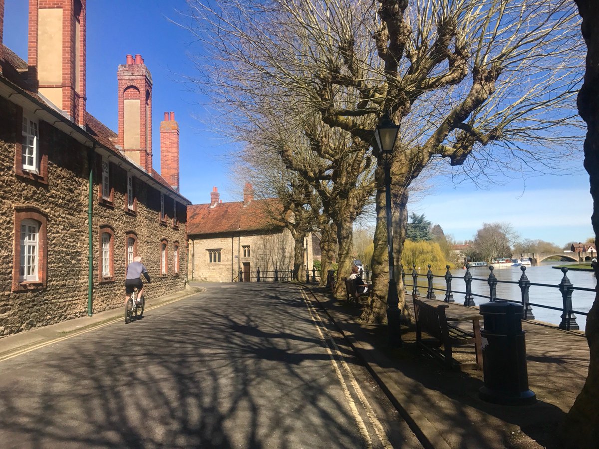 WWA_studios's tweet photo. Absolutely stunning day @WestWaddyADP HQ yesterday - we love our #Thames #Springhassprung Fancy a new job here?? We are looking for #ProjectArchitects and #ProjectManagers. Get in touch. https://t.co/anZpjr8Jyg
