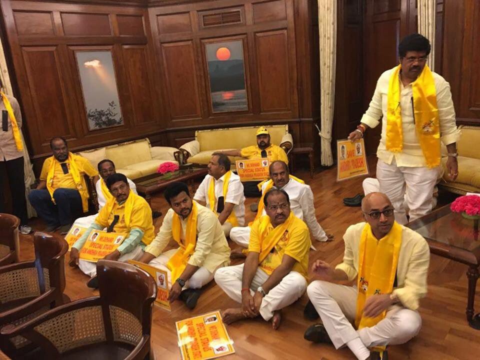 DhanaReddyTDP01's tweet photo. MP @jaygalla grilling BJP in parliment. u hit right notes sir *Baahubali collections are bigger than the budget allocated to AP by central govt. #TDPFights4Democracy #SpecialStatus #BudgetNeglectsAP https://t.co/4WYpqzCV1h