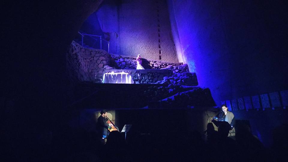 Questa sera, ore 21,00 per chi fosse a #Napoli c'è #Miriàm di #manovalanza a #VilladiDonato. Prenotazioni a: prenotazioni@key-lab.net
Venite! Venite! 🤗