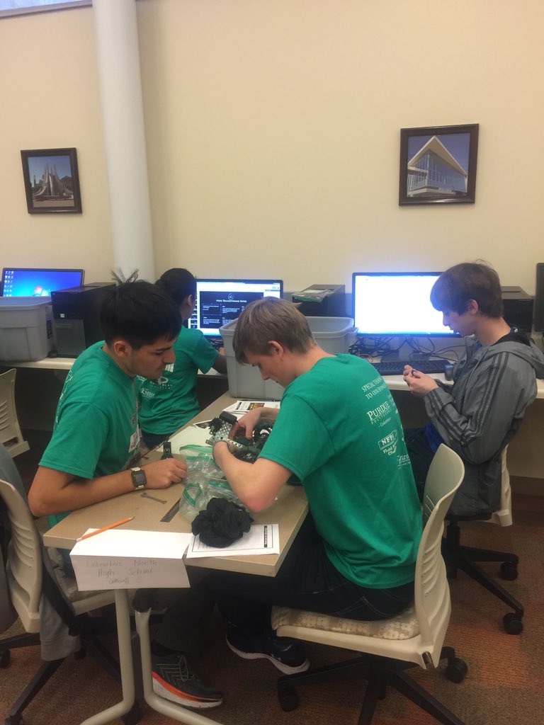 MissDewar2891's tweet image. Using VEX Robotics at the #boilertech challenge this morning! #purduecolumbus #csanewtech #columbusnorth