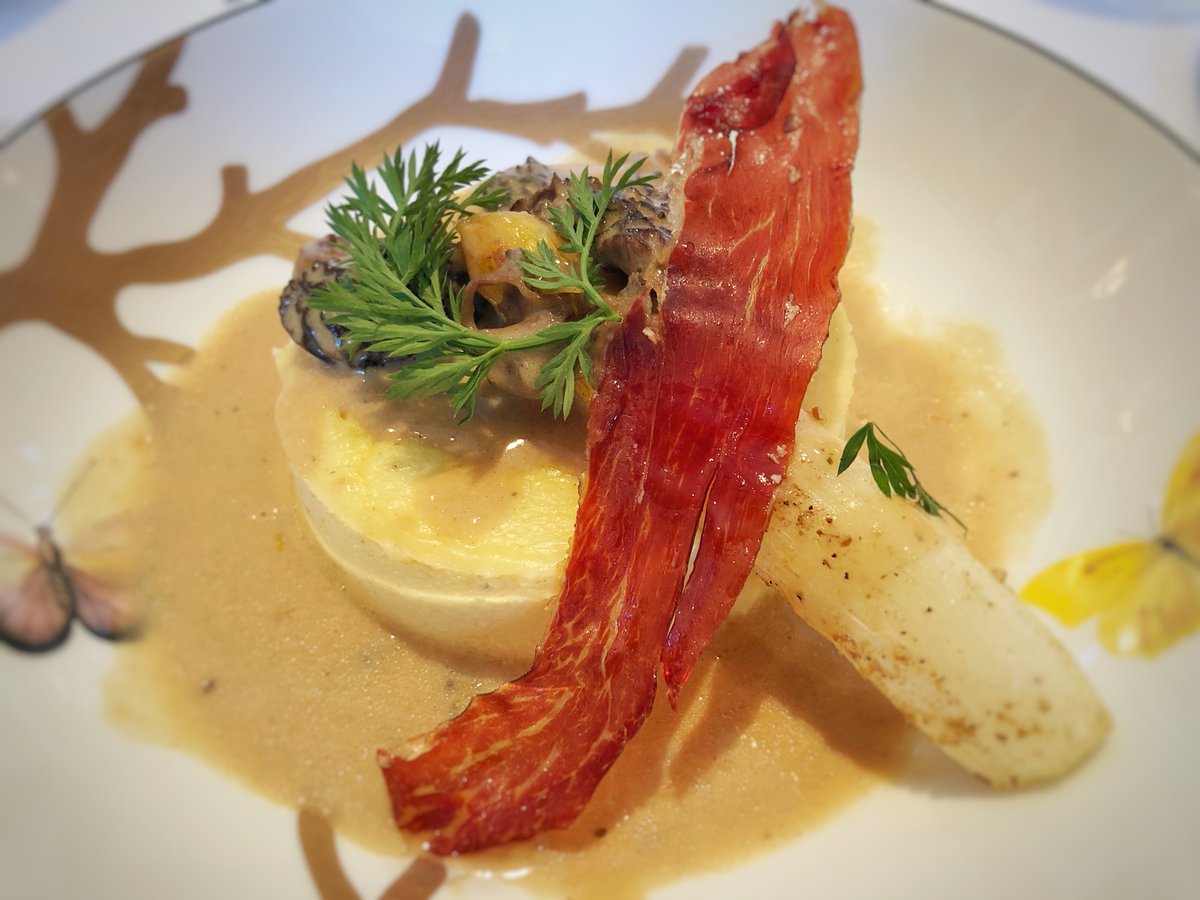 Avec quoi boire du #Sauternes ?  Accord parfait Château de Fargues et  #asperge blanche  
💡d'entrée printanière: flan d'asperges sauce morilles et jambon belotta ... servi avec un millésime 2005 
#asperges #asparagus #winelover #foodlover #notadessertwine #Bordeaux #goldwine