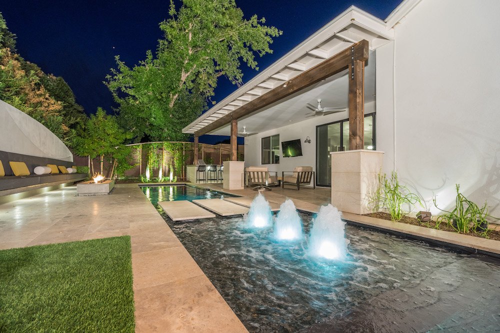 aquamagazine's tweet image. The #PooloftheWeek showcases the 2017 @apsp #AwardsofExcellence winners. This week won gold in the Geometric category. Pool by @PPIPools, interior finish by @WetEdgeTech