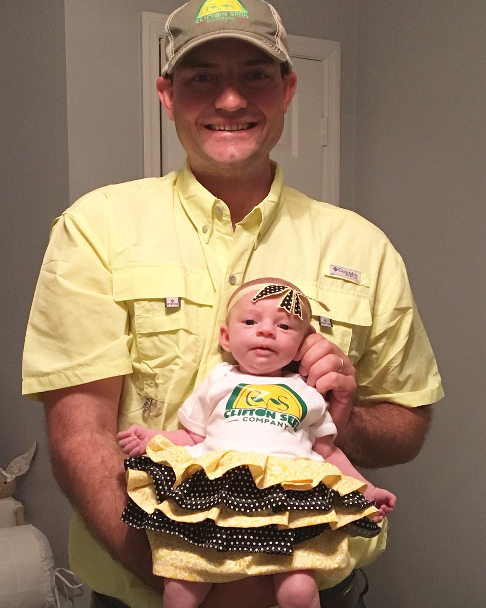 CliftonSeedCo's tweet photo. Happy Friday Y’all!

Clifton Seed has a new sales rep in training, Ms Clara Garrett! She’s ready to help daddy sell some seed. 😉🎀🌱 https://t.co/DfYIp0wctz