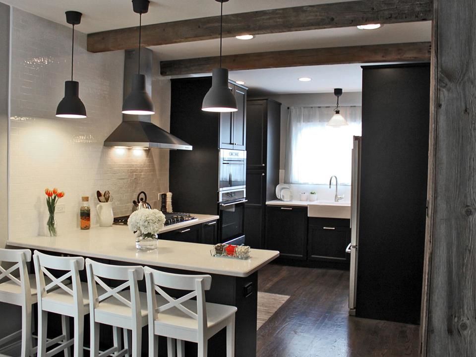 GCWcountertop's tweet photo. A blend of black and white with the touch of London Gray Countertops perfectly corresponds to each other.
#CaesarstoneUS #LondonGrayQuartz https://t.co/YVf51OiCxU
