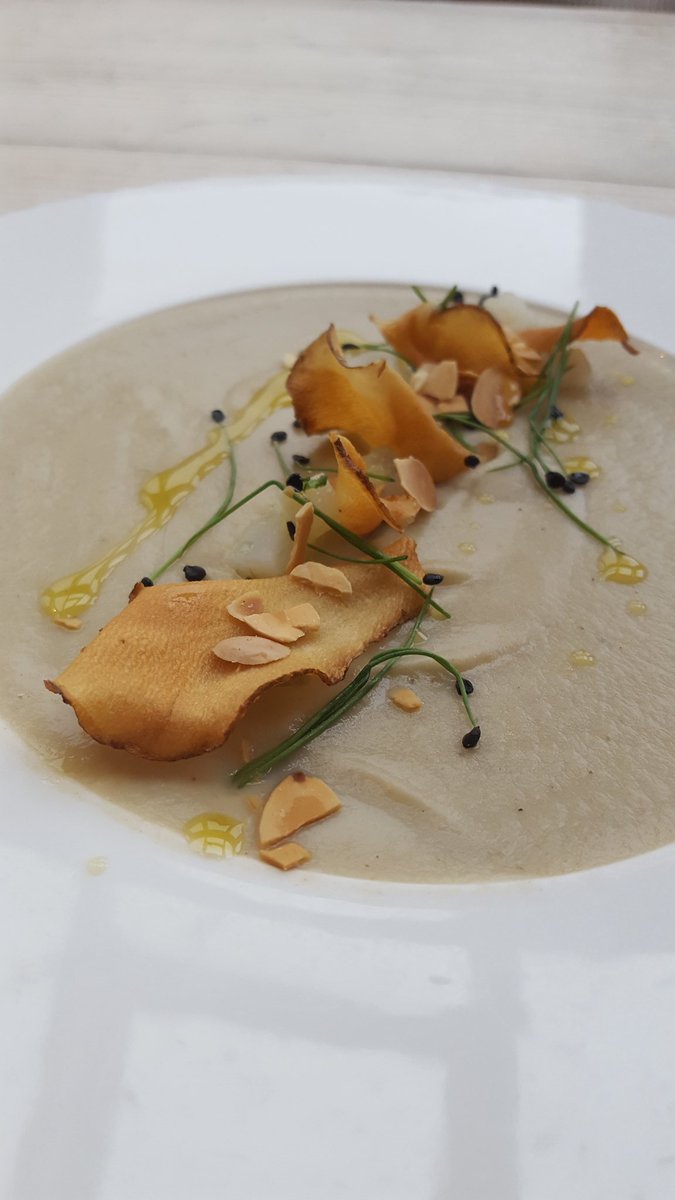 FollyRestaurant's tweet photo. Still a few places left for our Vegan tasting menu on the 16th of April
To book follow the link below  🥑🍆🍅🍓🍄 
https://t.co/r8y4pPGdJ2
#vegan #veganoxford #taistingmenu #ox1 #riverside #oxfordshire https://t.co/yKVZ4Pnj27