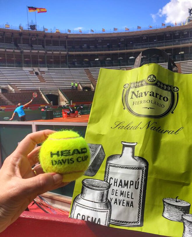 HNsaludnatural's tweet photo. Seguimos dando caña en la #CopaDavis2018 🎾🎾🎾
¡A tope de #NavarrroPower!
#CopaDavis #Valencia #Davis #Tenis #Tennis #Deporte #HerbolarioNavarro #DavisCup https://t.co/mwLZFT1yyZ
