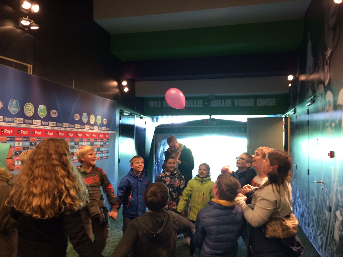 PfSGroningen's tweet photo. Vanmiddag zijn de leerlingen van @VCPONG en #LauwersenEems gestart met Playing for Success! Heel veel plezier jongens en meisjes! https://t.co/KBoUF4GgDj