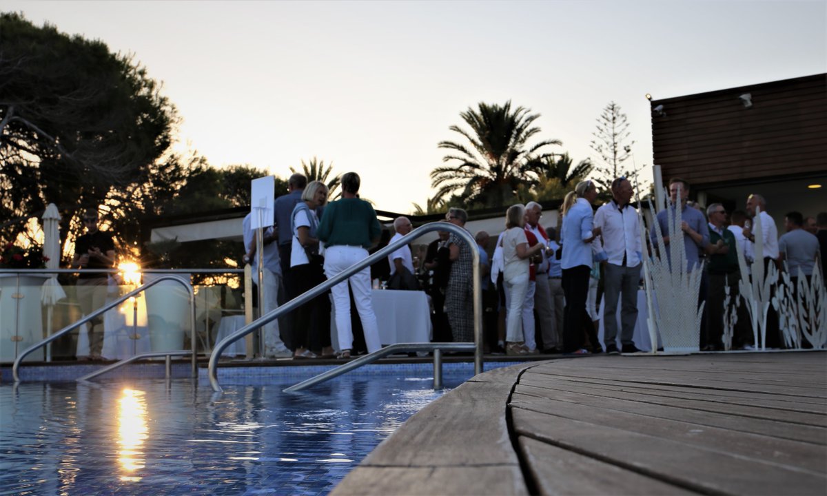 lascolinasgolf's tweet photo. The sun sets on another great evening at the Las Colinas beach club!🍹😎 https://t.co/wh1NHWlQ6H