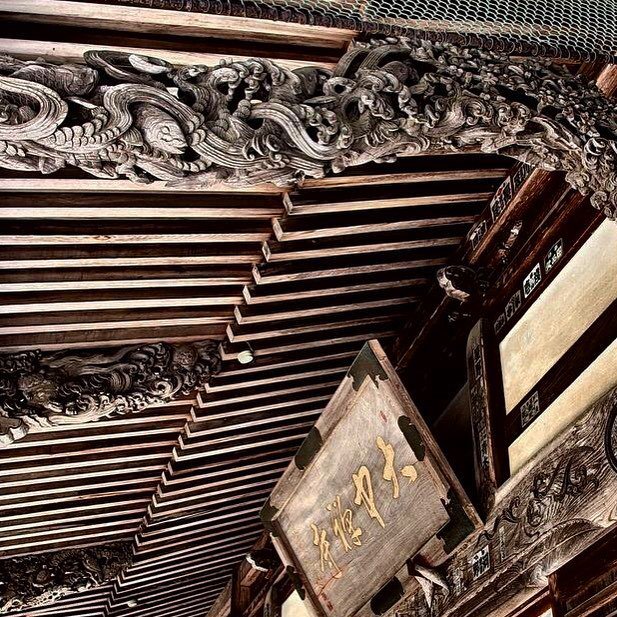 rs4364's tweet photo. 凄まじい彫り
大中寺の海老虹梁
#大中寺 #虹梁 #扁額 #彫り物 #寺 #神社仏閣 #写真好きな人と繋がりたい #ファインダー越しの私の世界 #お写んぽ #phos_japan #art_of_japan_ #team_jp_ #栃木 #御朱印 https://t.co/82tM3PEoOa https://t.co/MSbr56o22e