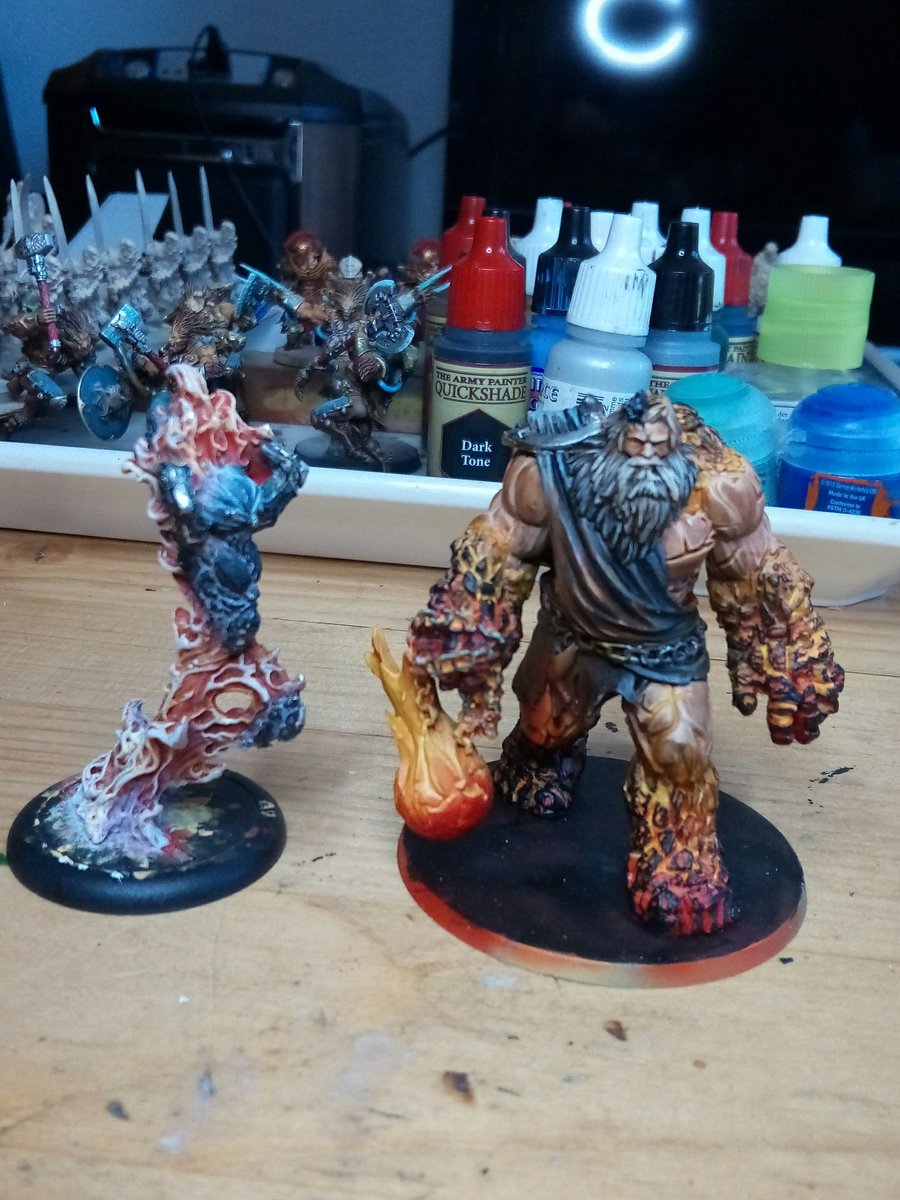 LittleMadPaint's tweet image. My first and my second minis "in fire" #Warmongers #hephaistos #helldorado